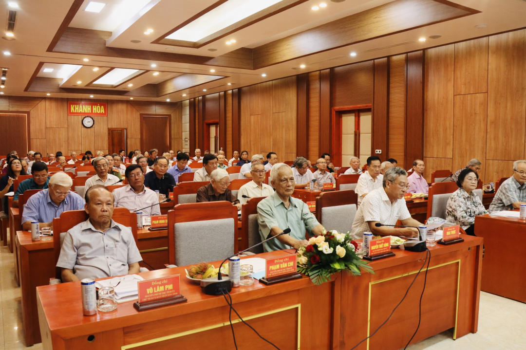 Ban Thường vụ Tỉnh ủy Khánh Hòa gặp mặt các vị nguyên Tỉnh ủy viên