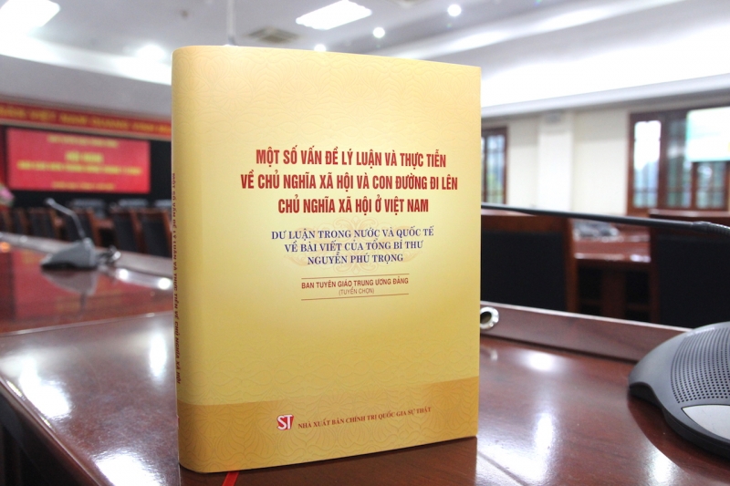 “Một số vấn đề lý luận và thực tiễn về chủ nghĩa xã hội và con đường đi lên chủ nghĩa xã hội ở Việt Nam - Dư luận quốc tế và trong nước về bài viết của Tổng Bí thư Nguyễn Phú Trọng"  - Cuốn tài liệu quý có giá trị tham khảo đặc biệt