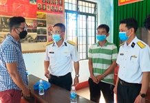 Tàu 785, Lữ đoàn 955, Vùng 4: Cứu 2 ngư dân bị nạn trên biển