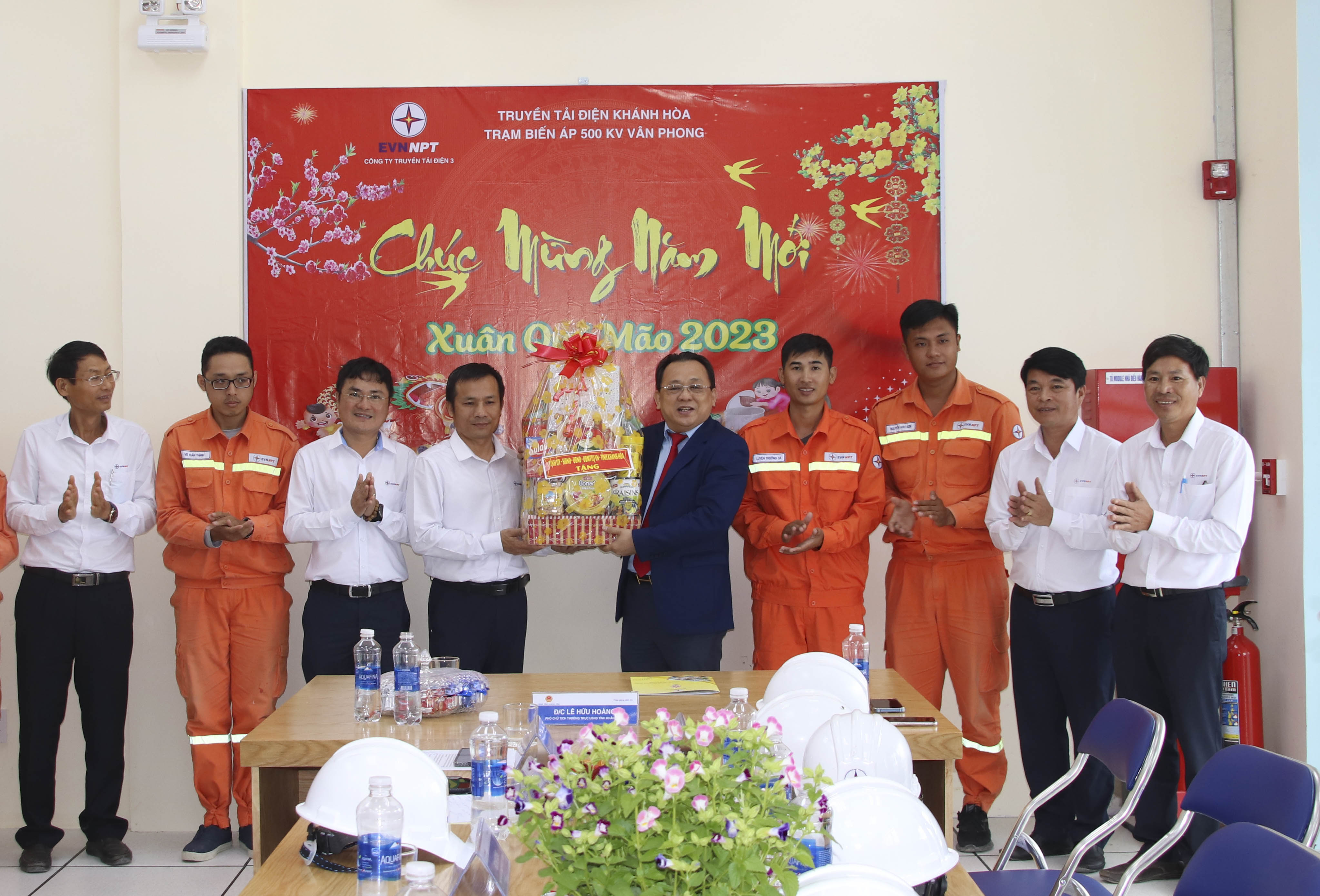 Ông Lê Hữu Hoàng thăm, chúc Tết các đơn vị trực Tết