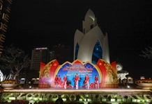 Ấn tượng không gian văn hóa quanh tháp Trầm Hương