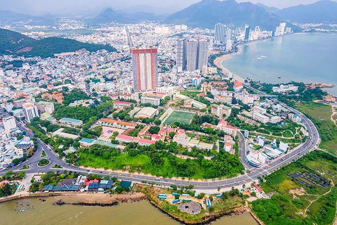 Thực hiện chiến lược tổng thể phát triển khu vực dịch vụ