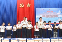 BAN TUYÊN GIÁO VÀ DÂN VẬN TỈNH ỦY PHỐI HỢP TỔ CHỨC CHƯƠNG TRÌNH “CẢNH SÁT BIỂN ĐỒNG HÀNH VỚI NGƯ DÂN” TẠI THÀNH PHỐ NHA TRANG