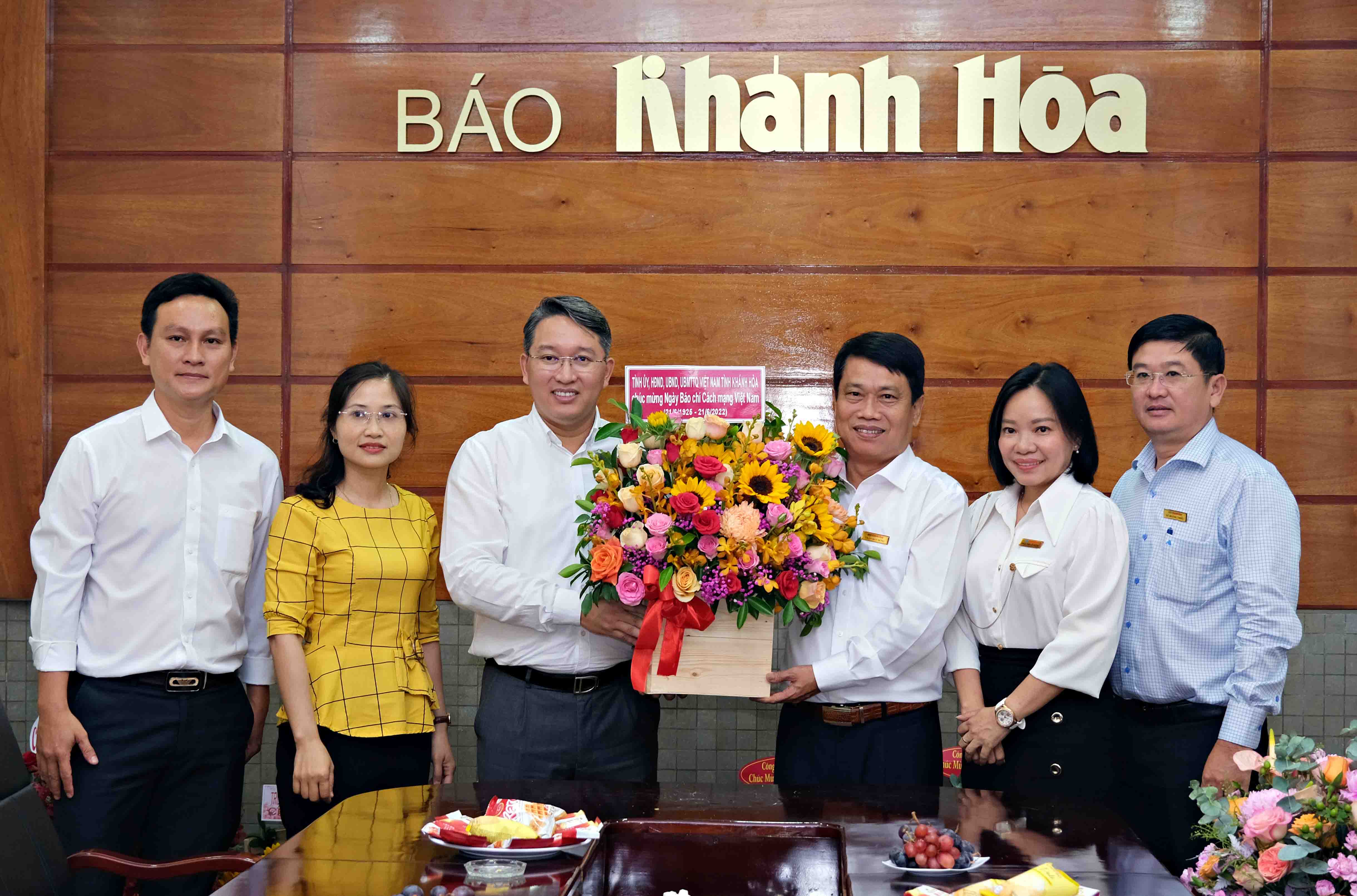 Bí thư Tỉnh ủy Khánh Hòa: Thăm, chúc mừng các cơ quan báo chí của tỉnh 