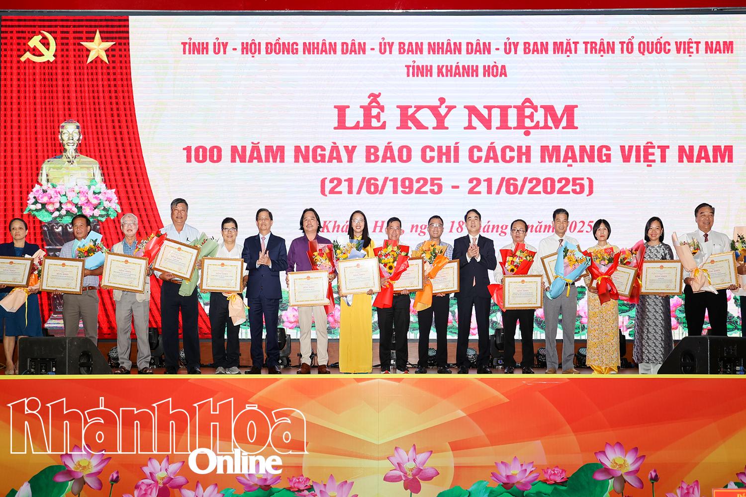 Trang trọng và ý nghĩa các hoạt động kỷ niệm 100 năm Ngày Báo chí cách mạng Việt Nam