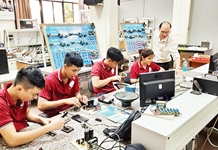 Phát triển nguồn nhân lực chất lượng cao – Nhân tố then chốt trong quá trình xây dựng lực lượng sản xuất mới ở Việt Nam hiện nay