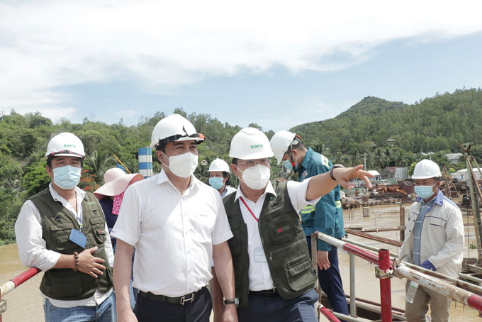Ông Nguyễn Khắc Toàn kiểm tra các dự án trọng điểm trên địa bàn TP. Nha Trang