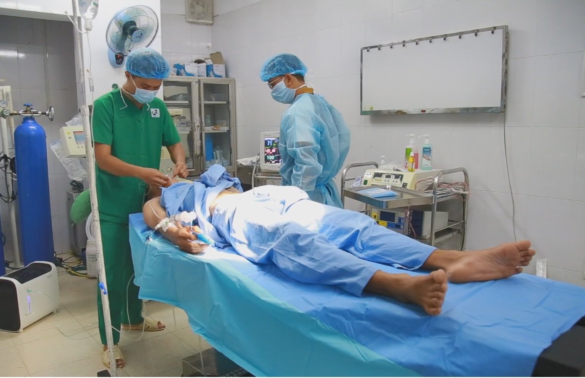 Trung tâm y tế thị trấn Trường Sa cấp cứu ngư dân viêm ruột thừa