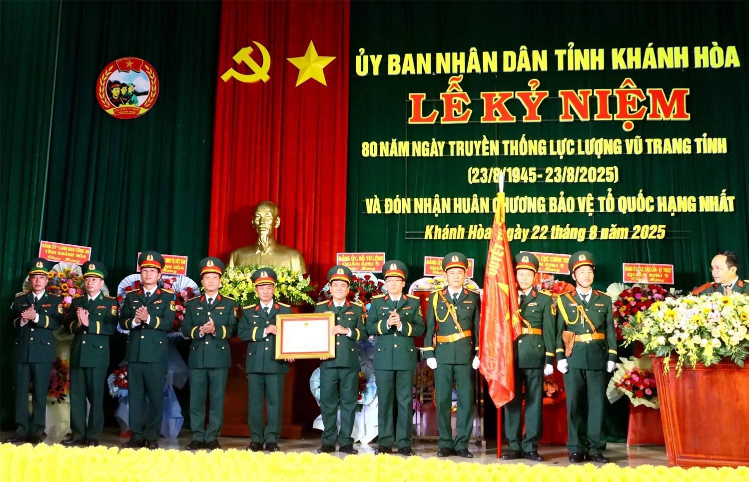 Lễ kỷ niệm 80 năm Ngày truyền thống Lực lượng vũ trang tỉnh và đón nhận Huân chương Bảo vệ Tổ quốc hạng Nhất