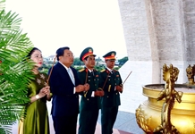 Lãnh đạo tỉnh viếng Nghĩa trang liệt sĩ tỉnh tại Cà Đú (xã Xuân Hải)