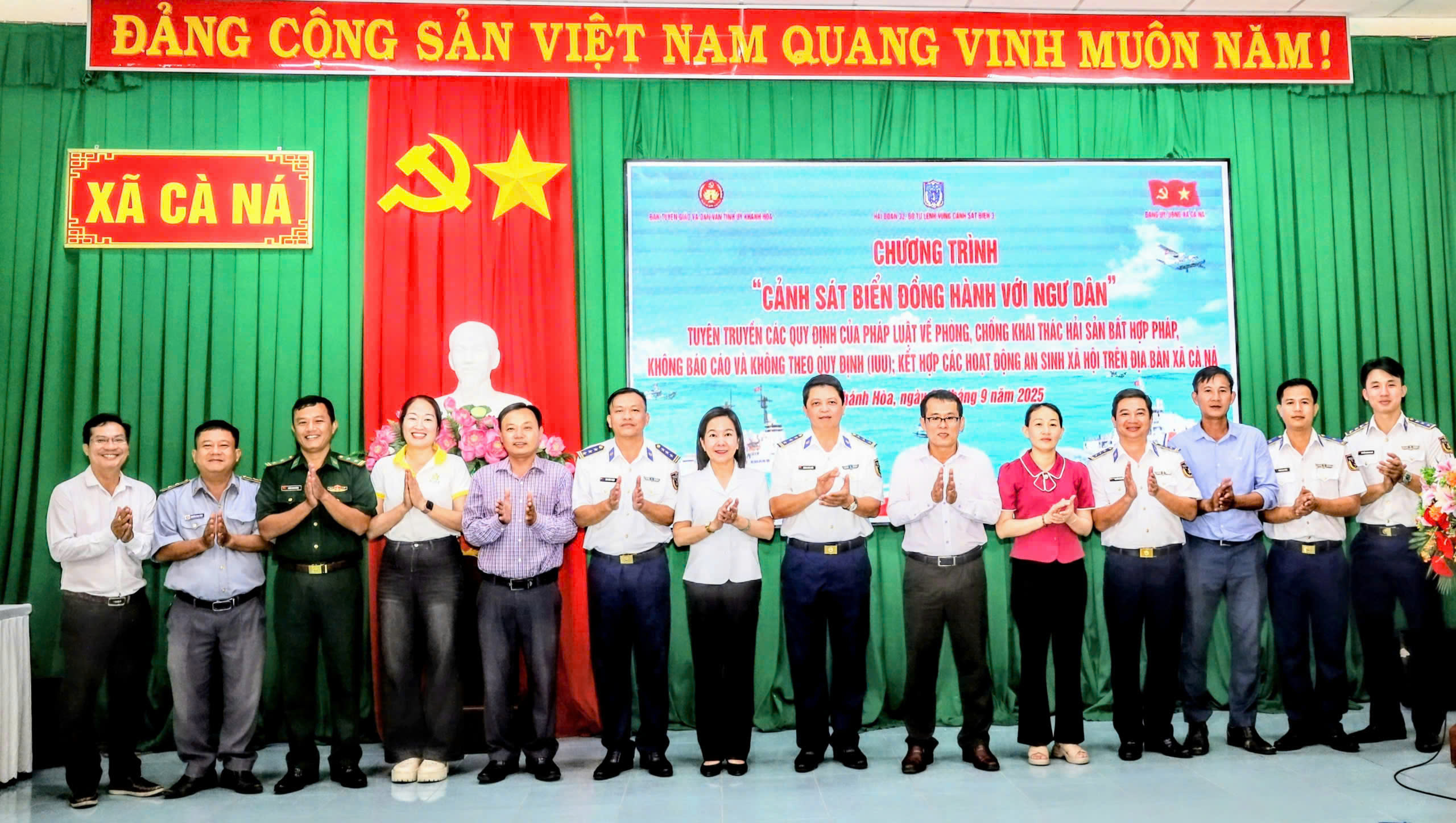 Cảnh sát biển đồng hành cùng ngư dân xã Cà Ná, tỉnh Khánh Hòa
