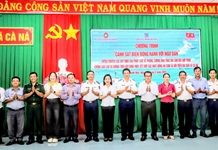 Cảnh sát biển đồng hành cùng ngư dân xã Cà Ná, tỉnh Khánh Hòa