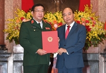 Chủ tịch nước Nguyễn Xuân Phúc trao Quyết định thăng quân hàm Thượng tướng cho Thứ trưởng Quốc phòng