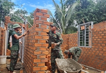 Những ngôi nhà ấm tình quân dân