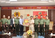 Chủ tịch UBND tỉnh Nguyễn Tấn Tuân thăm, chúc Tết các đơn vị trực chiến