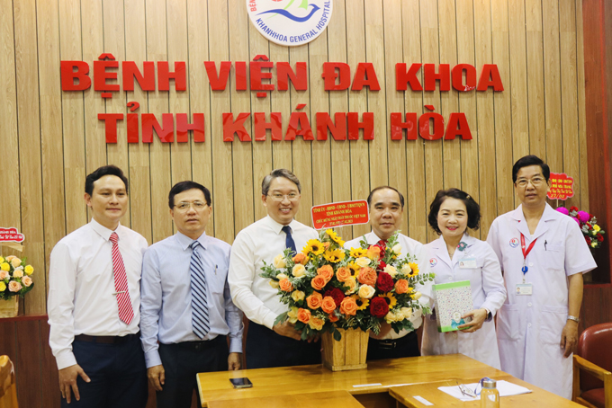 Bí thư Tỉnh ủy Nguyễn Hải Ninh thăm các cơ sở y tế