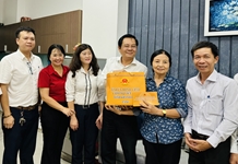Phó Chủ tịch Thường trực HĐND tỉnh Trần Mạnh Dũng thăm, tặng quà người có công với cách mạng ở Nha Trang