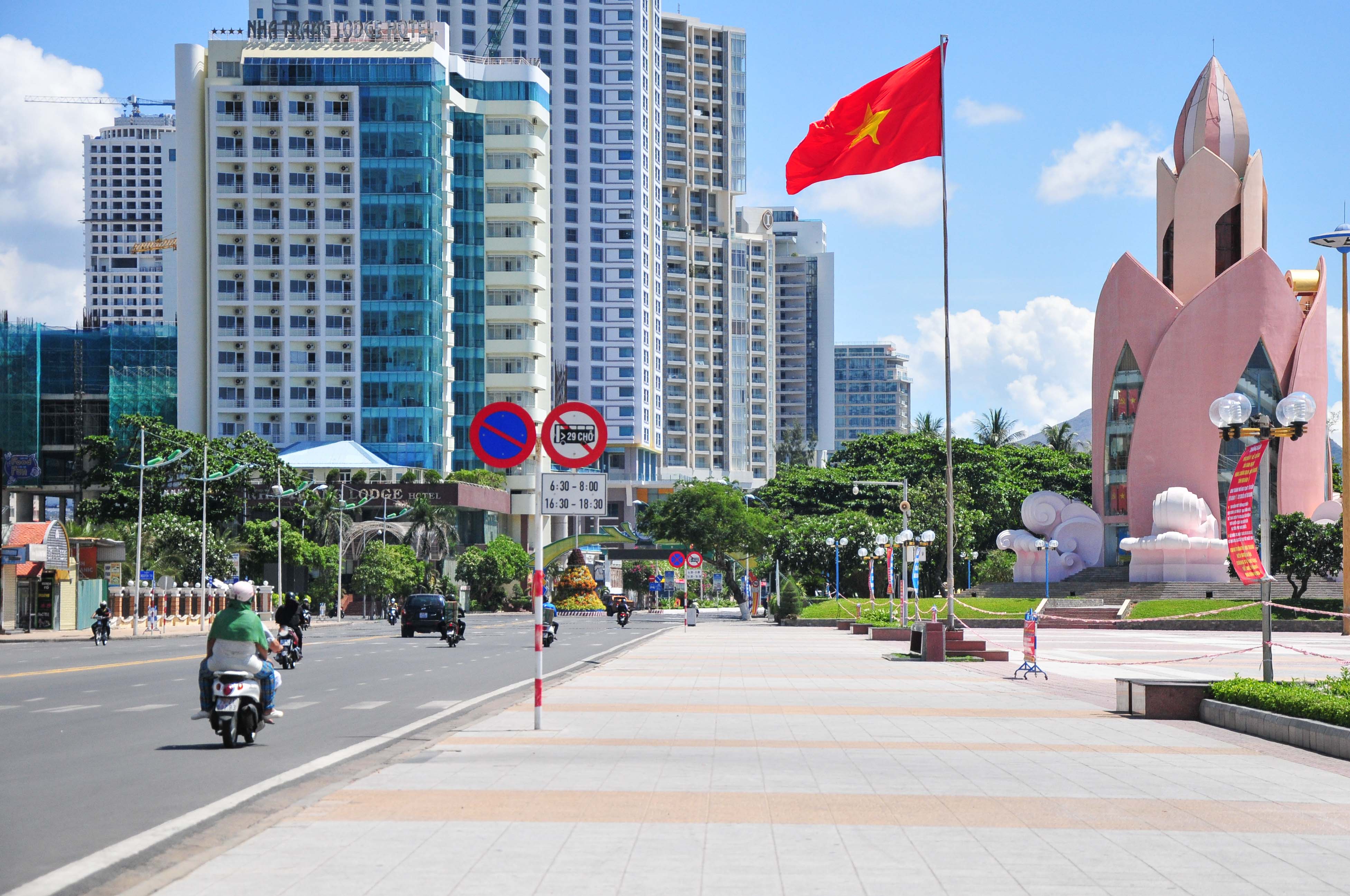 Từ ngày 24-9: Nới lỏng từng bước, cho phép mở lại một số hoạt động kinh doanh dịch vụ