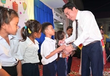 Hơn 1.100 trẻ em tham gia "Đêm hội trăng rằm"
