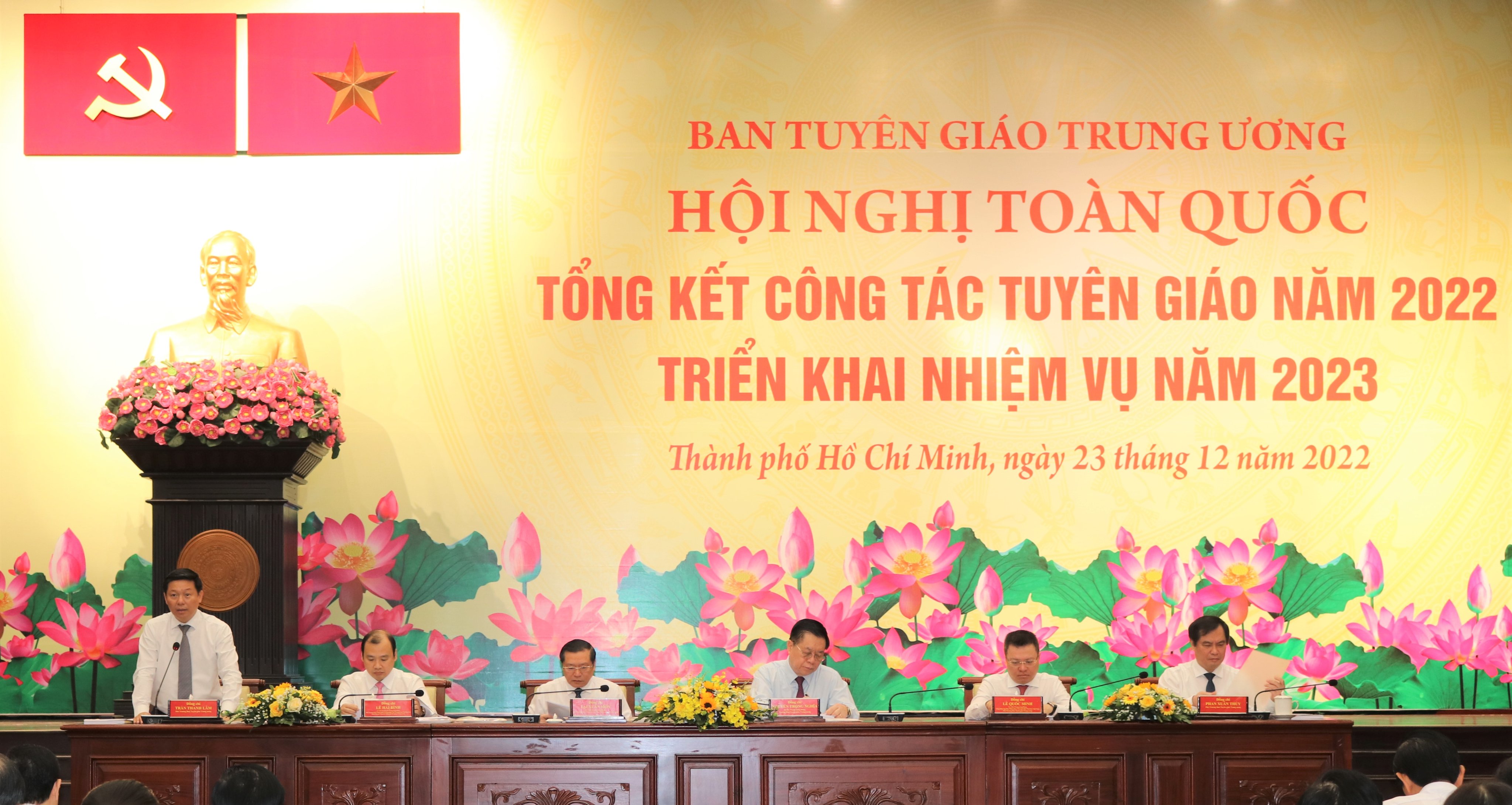         Thể hiện rõ vai trò “đi trước mở đường, đi cùng thực hiện, đi sau tổng kết”    