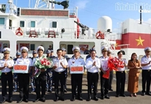 Phó Bí thư Thường trực Tỉnh ủy Hồ Xuân Trường động viên các lực lượng thực hiện nhiệm vụ bầu cử sớm tại đặc khu Trường Sa