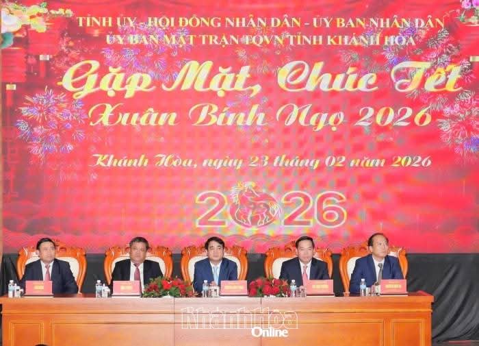 Thường trực Tỉnh ủy Khánh Hòa gặp mặt đầu xuân và phát động phong trào thi đua lao động, sản xuất năm 2026