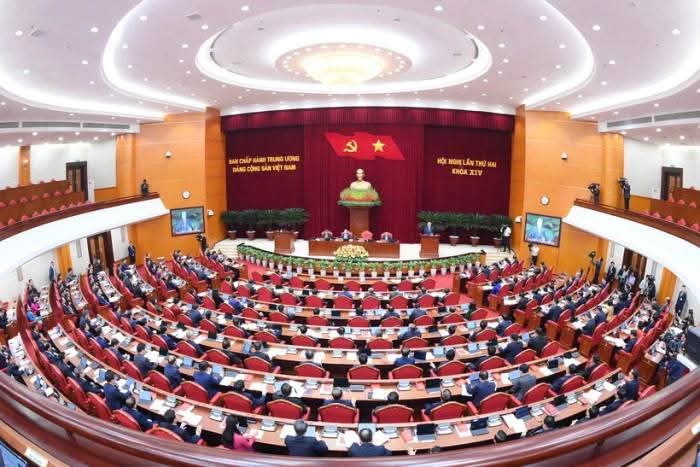 Ngày làm việc thứ nhất Hội nghị lần thứ hai Ban Chấp hành Trung ương Đảng khóa XIV