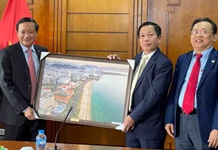 Lãnh đạo tỉnh Khánh Hòa làm việc tại Viêng Chăn (Lào)
