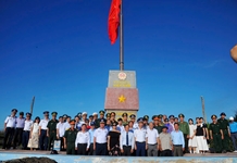 Khánh Hòa phối hợp với Bộ Tư lệnh Vùng Cảnh sát biển 3, tặng quà tại huyện đảo Phú Quý