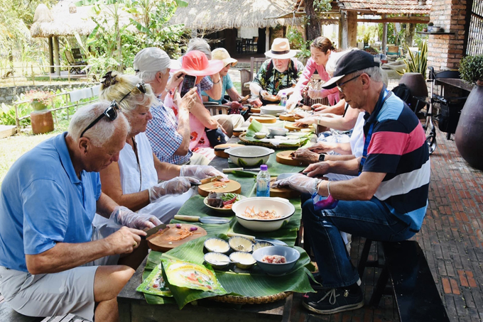 Hơn 570 khách du lịch tàu biển tham quan Nha Trang và Diên Khánh
