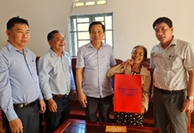 Phó Bí thư Tỉnh ủy Hà Quốc Trị thăm, tặng quà cho các thương binh