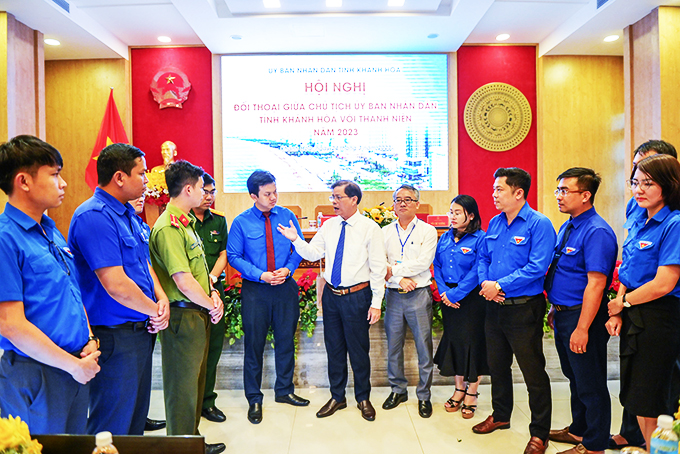 Chủ tịch UBND tỉnh Nguyễn Tấn Tuân đối thoại với thanh niên: Thế hệ trẻ phải luôn tiên phong, đổi mới, sáng tạo