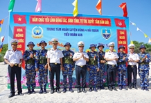 Tư lệnh Vùng 4 Hải quân kiểm tra huấn luyện bắn đạn thật tại Trung tâm Huấn luyện