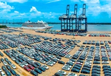 Tiếp tục hoàn thiện thể chế kinh tế thị trường định hướng xã hội chủ nghĩa, thúc đẩy phát triển nhanh và bền vững