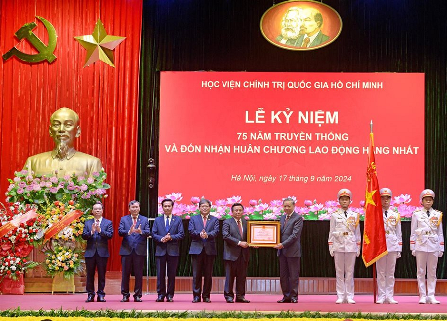 Quan điểm của Đảng về đào tạo lý luận chính trị cho cán bộ nhằm đáp ứng yêu cầu tình hình mới hiện nay