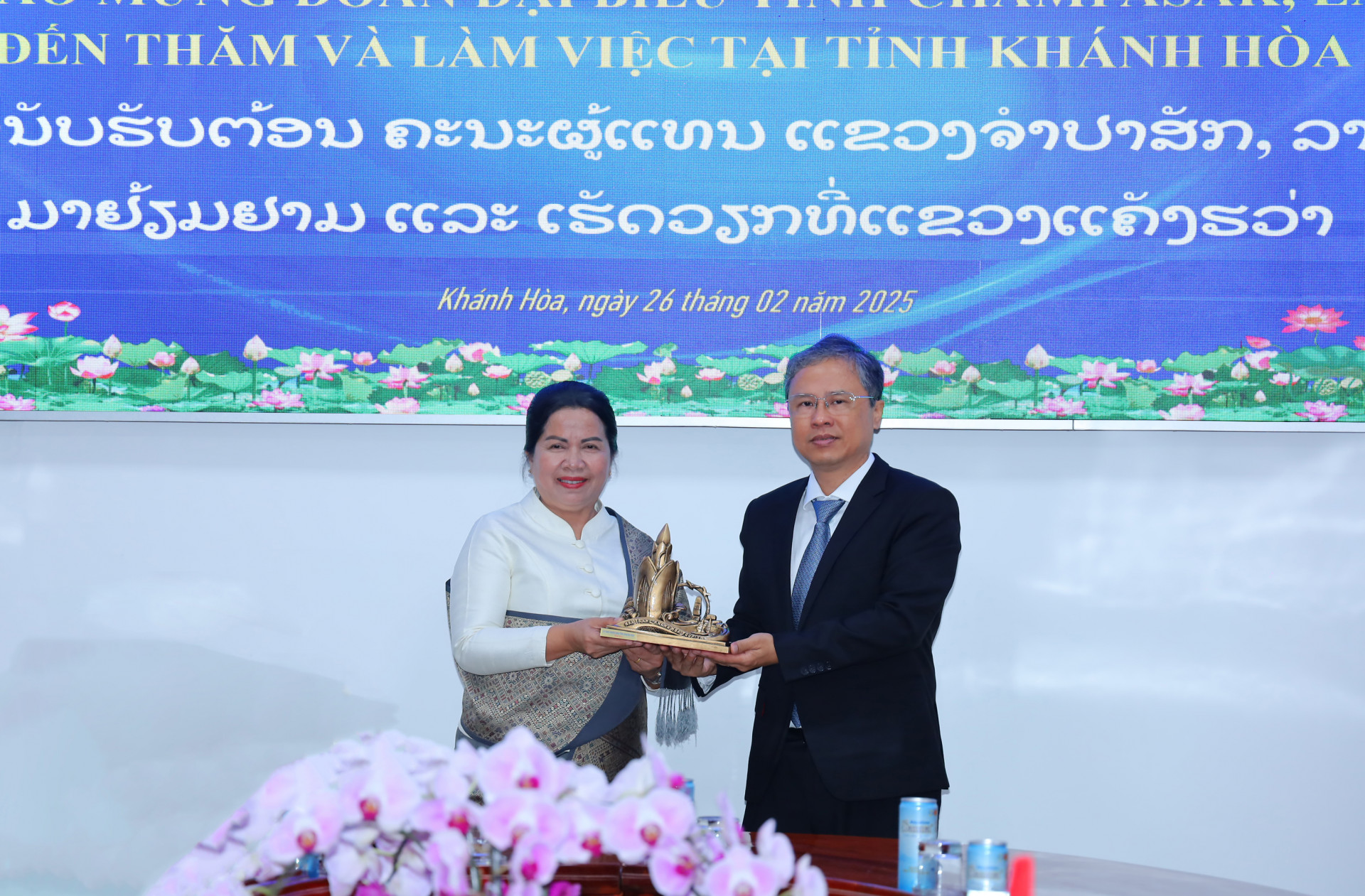 Lãnh đạo tỉnh tiếp đoàn công tác tỉnh Champasak - Lào