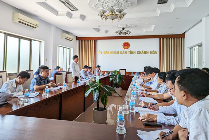 Ông Nguyễn Tấn Tuân - Phó Bí thư Tỉnh ủy, Chủ tịch UBND tỉnh chủ trì họp tổ công tác triển khai Đề án 06