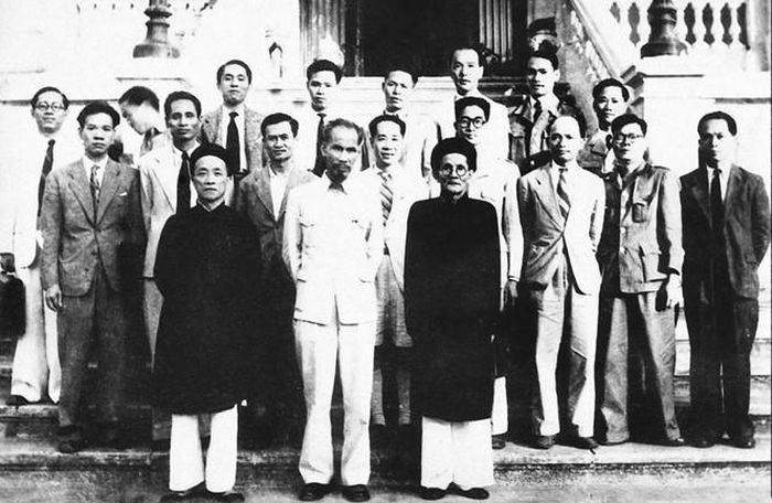 Vận dụng sáng tạo nguyên tắc “dĩ bất biến” và “ứng vạn biến” trong sự nghiệp đổi mới hiện nay