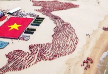 Thể hiện tình yêu Tổ quốc đúng đắn, phù hợp