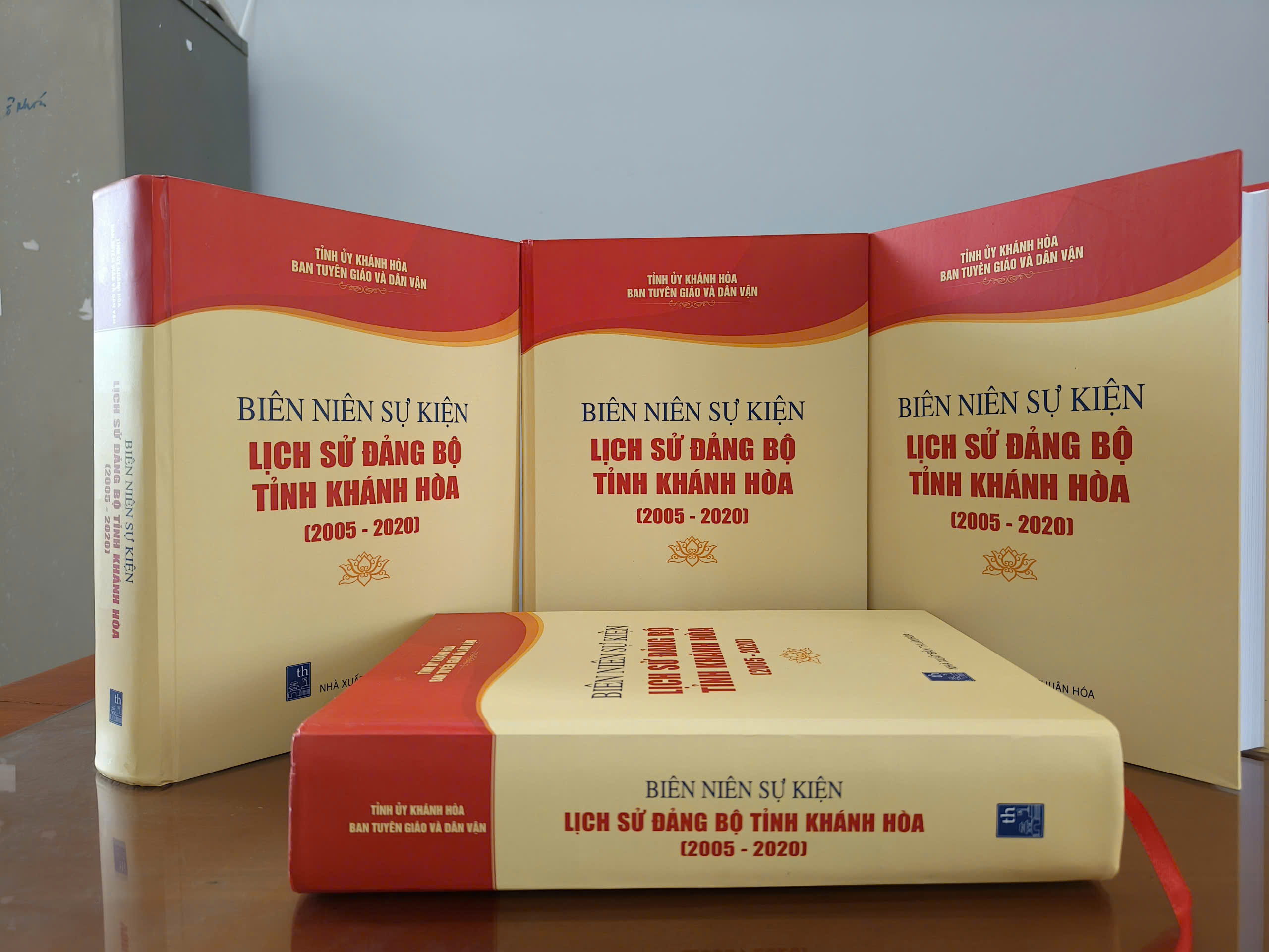Phát hành cuốn sách “Biên niên sự kiện lịch sử Đảng bộ tỉnh  Khánh Hòa (2005 - 2020)”