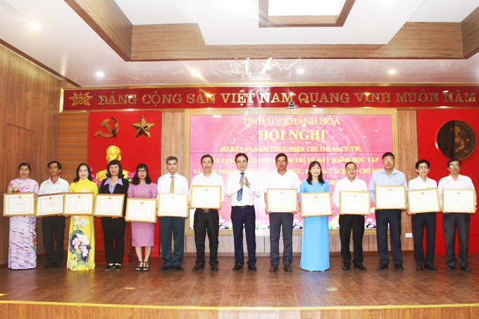 Nâng cao hơn nữa chất lượng công tác xây dựng, chỉnh đốn Đảng