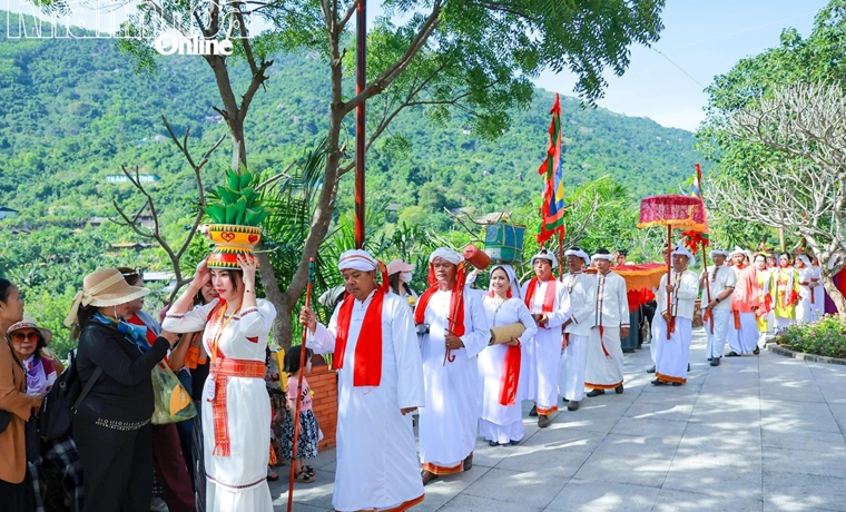 Tái hiện lễ hội văn hóa Chăm ở Khu du lịch Trăm Trứng