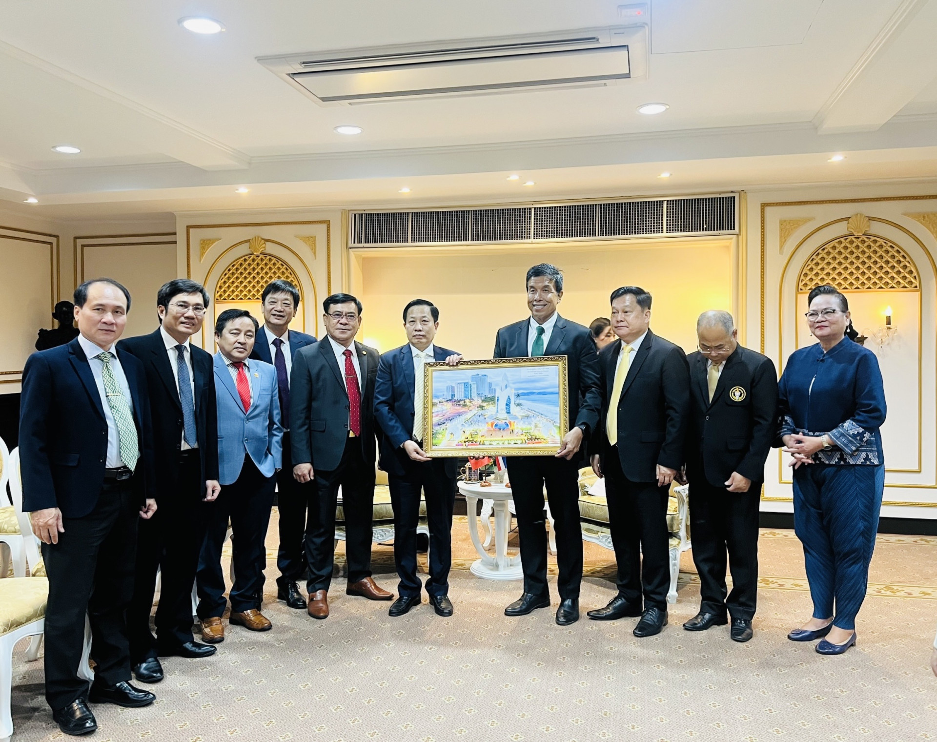 Phó Bí thư Tỉnh ủy Hà Quốc Trị thăm, làm việc với lãnh đạo thành phố Bangkok và tỉnh Chonburi (Thái Lan)