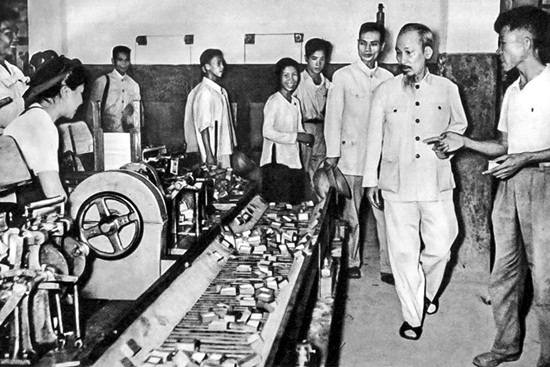 Nghiên cứu, vận dụng và phát triển sáng tạo tư tưởng Hồ Chí Minh về xây dựng dân chủ xã hội chủ nghĩa trên lĩnh vực kinh tế