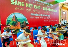 Giữ hồn Chăm qua từng nét chữ