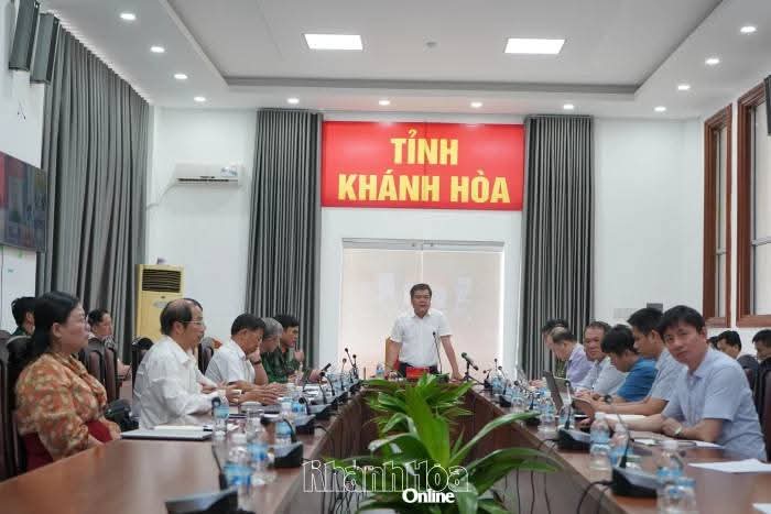 Nỗ lực khắc phục hậu quả mưa lũ và sẵn sàng ứng phó bão số 15