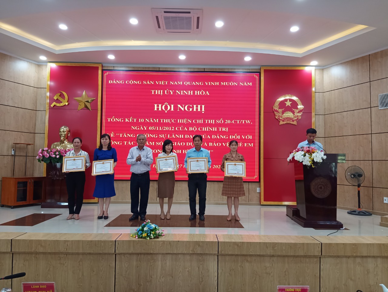 Thị ủy Ninh Hòa tổ chức Hội nghị tổng kết 10 năm thực hiện  Chỉ thị số 20-CT/TW, ngày 05/11/2012 của Bộ Chính trị
