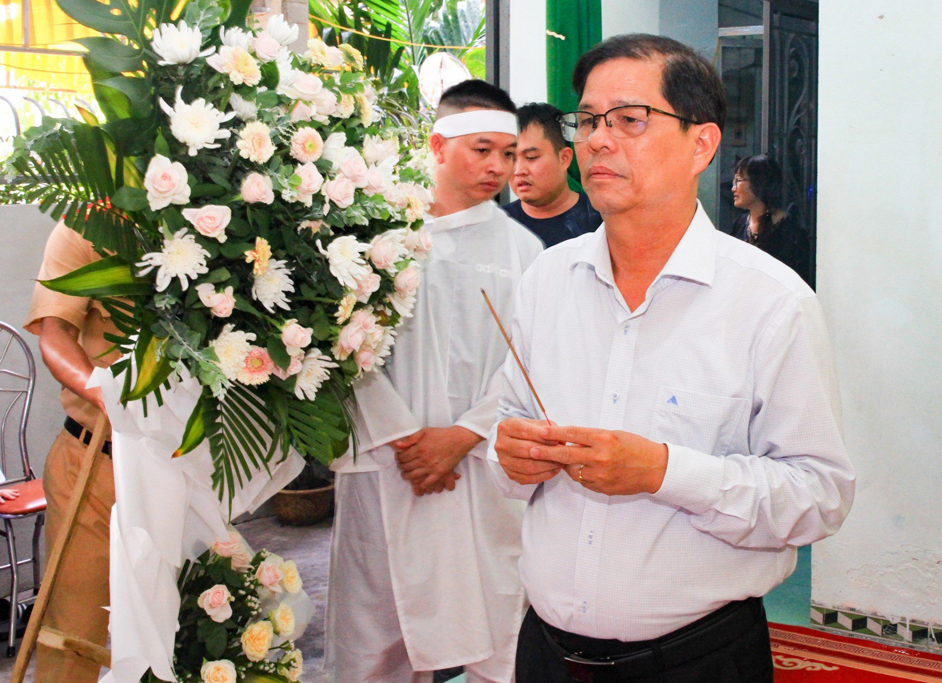 Lãnh đạo tỉnh và Công an tỉnh viếng, chia buồn với gia đình Trung tá Phan Trần Anh Phương