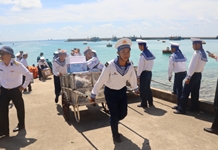 Trường Sa kiên cường nơi đầu sóng - Kỳ 3: Chung tấm lòng hướng về biển, đảo thiêng liêng