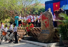 Kho 858, Cục Hậu cần - Kỹ thuật Hải quân tặng quà các em học sinh nghèo